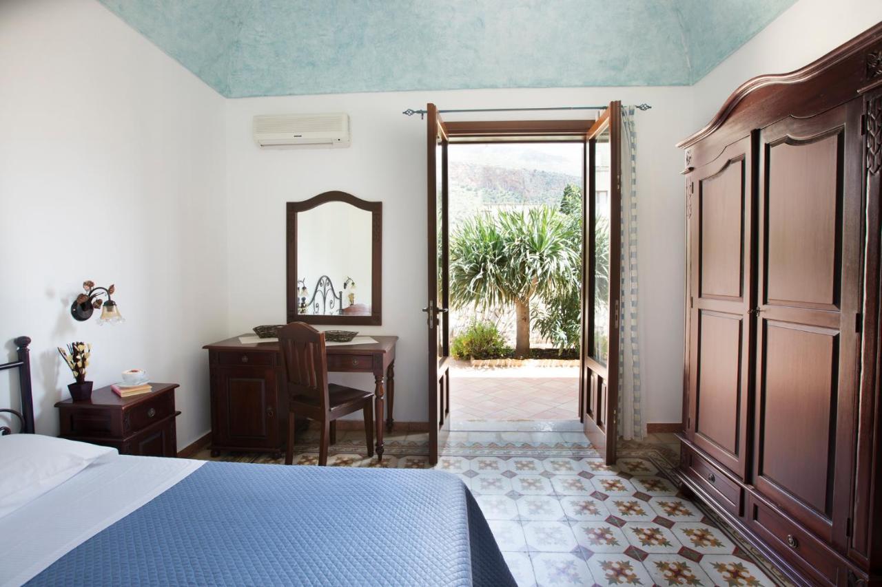 Cala Di Ponente Hotel Castelluzzo Bagian luar foto