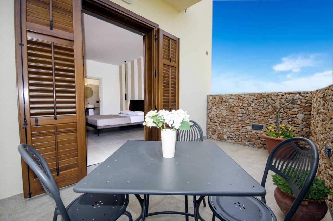 Cala Di Ponente Hotel Castelluzzo Bagian luar foto