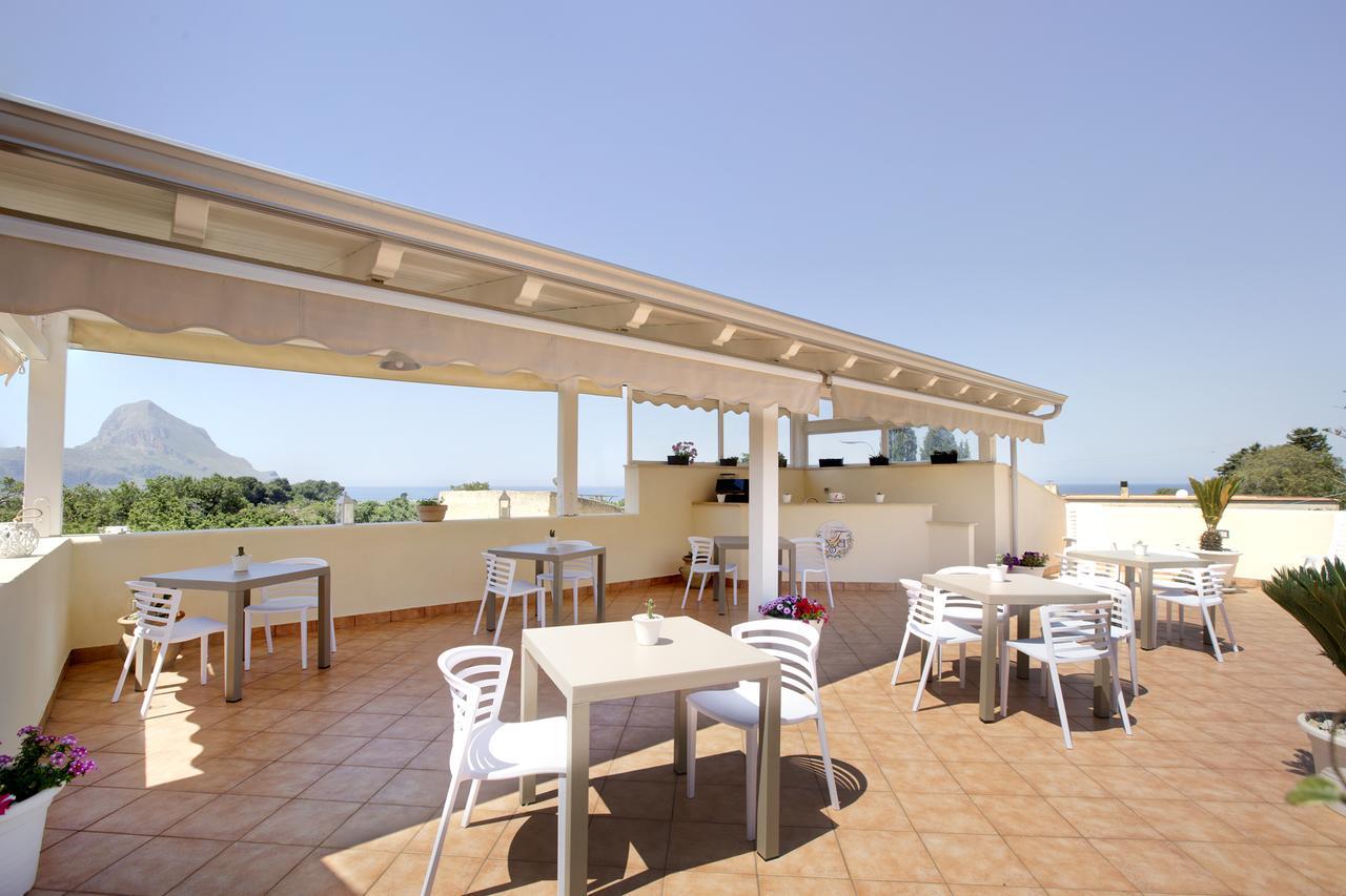 Cala Di Ponente Hotel Castelluzzo Bagian luar foto