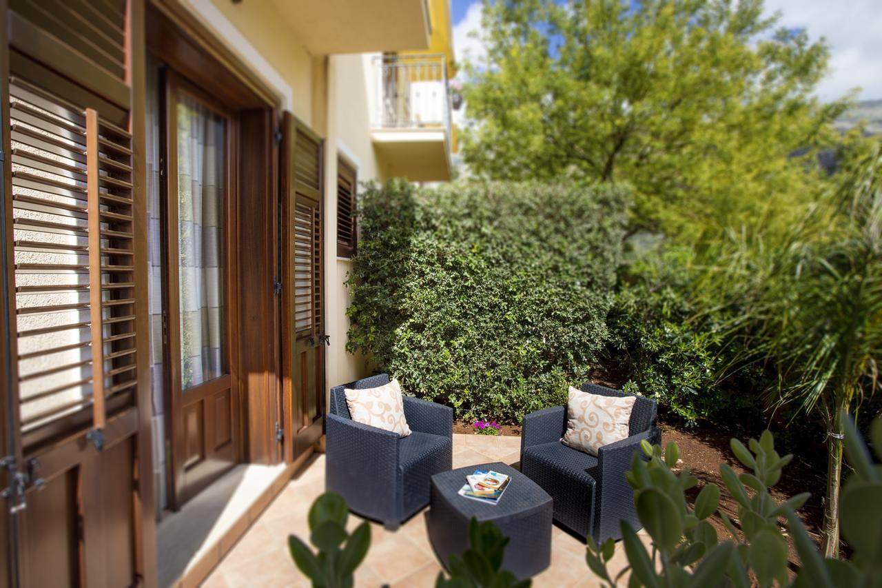 Cala Di Ponente Hotel Castelluzzo Bagian luar foto