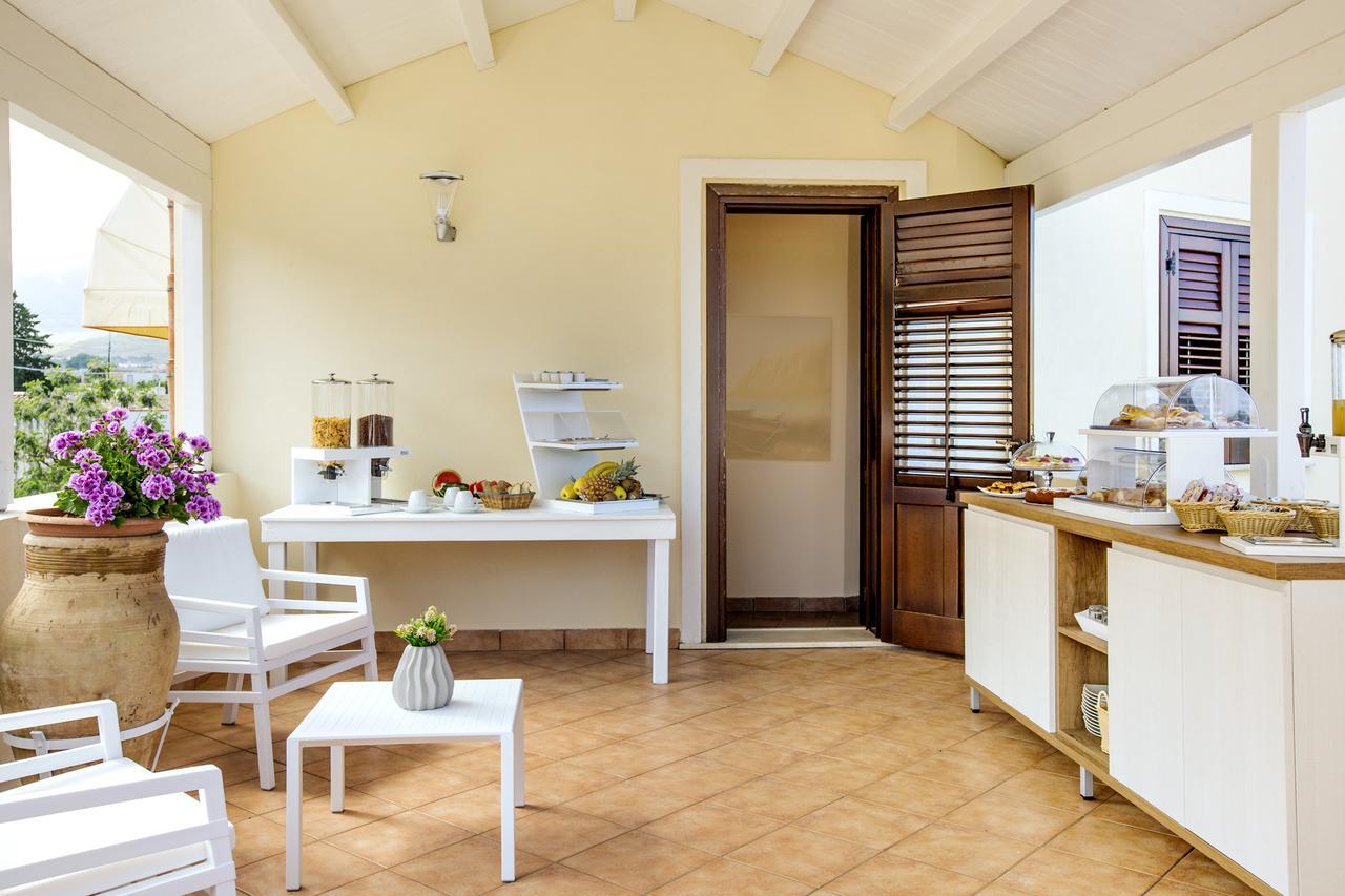 Cala Di Ponente Hotel Castelluzzo Bagian luar foto