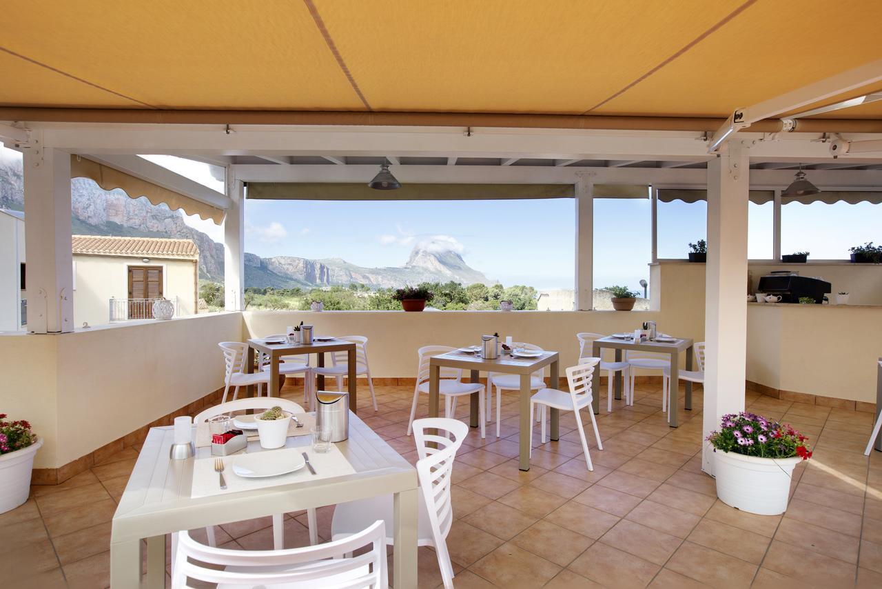 Cala Di Ponente Hotel Castelluzzo Bagian luar foto