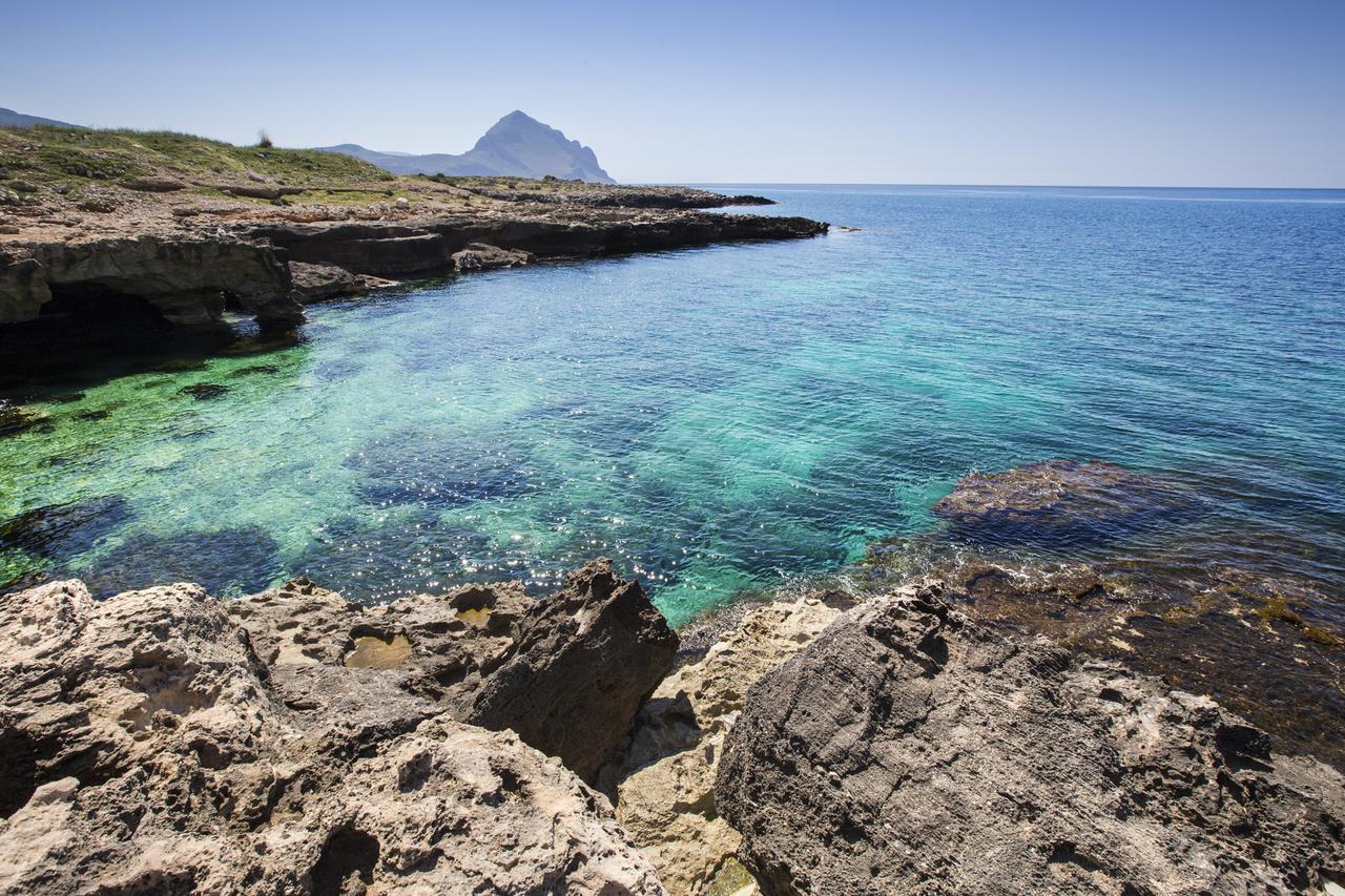 Cala Di Ponente Hotel Castelluzzo Bagian luar foto